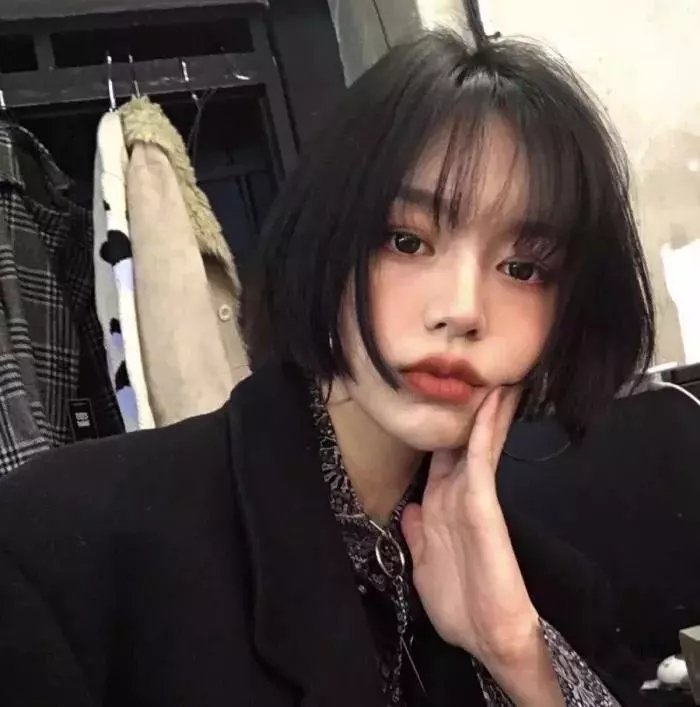 庭院里的女人